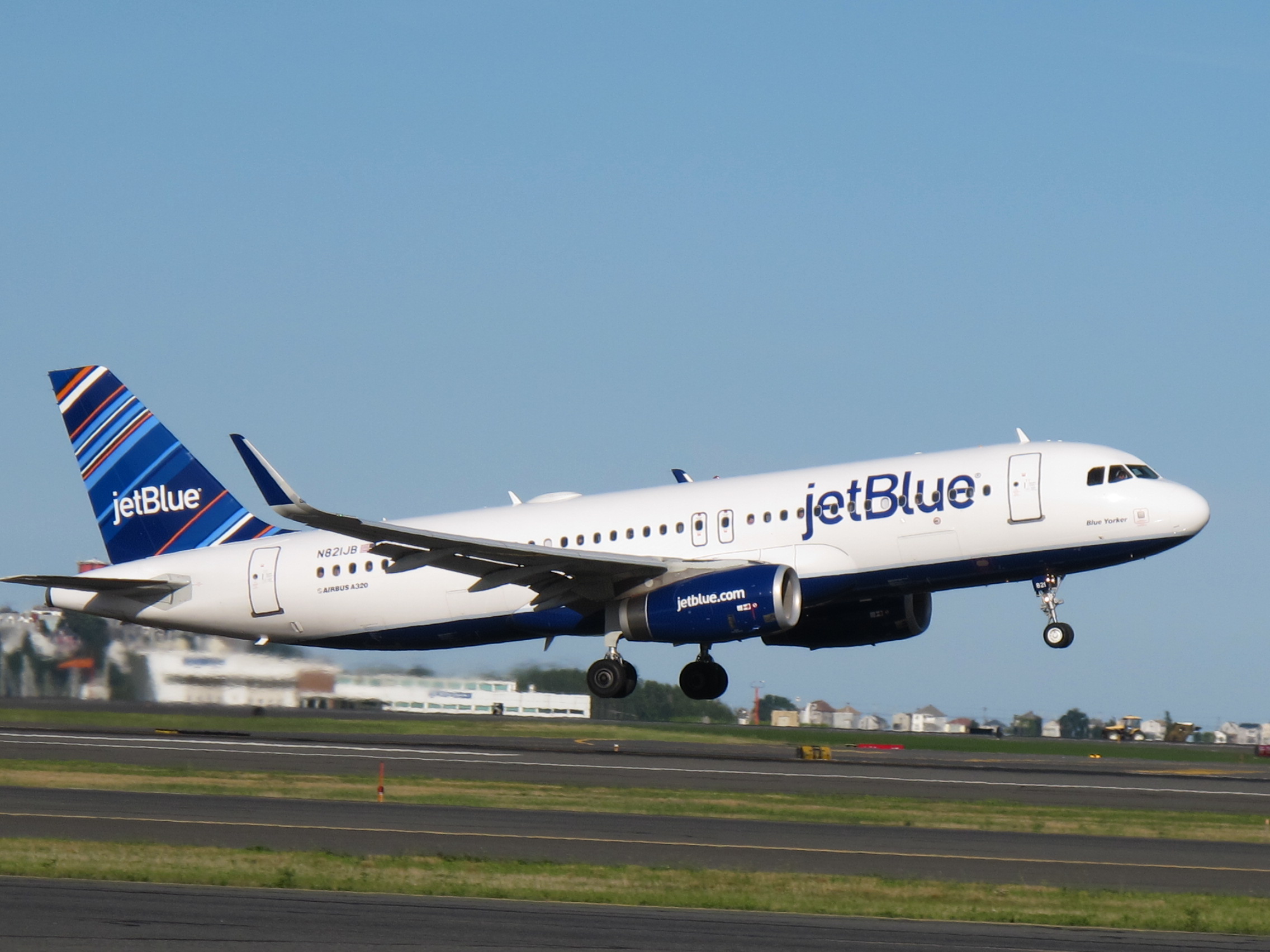 JetBlue Adds Routes to Paris