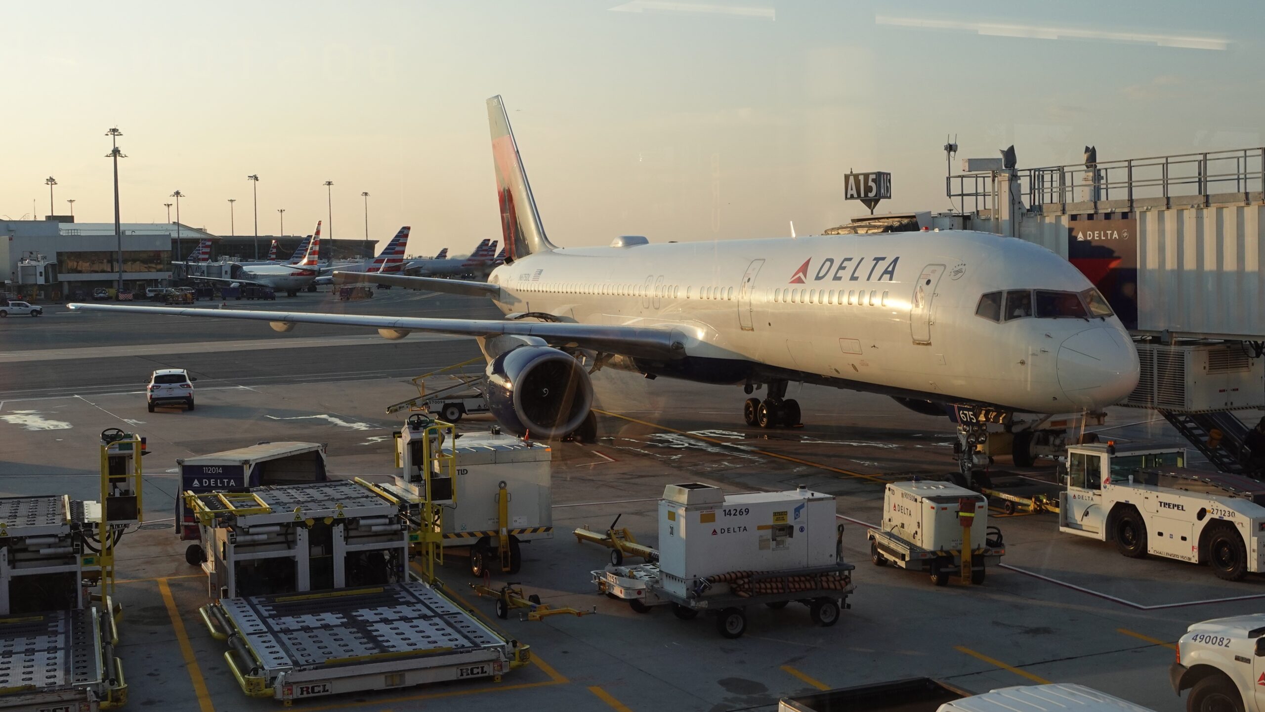 Delta Air Lines Increasing Pay By 5%