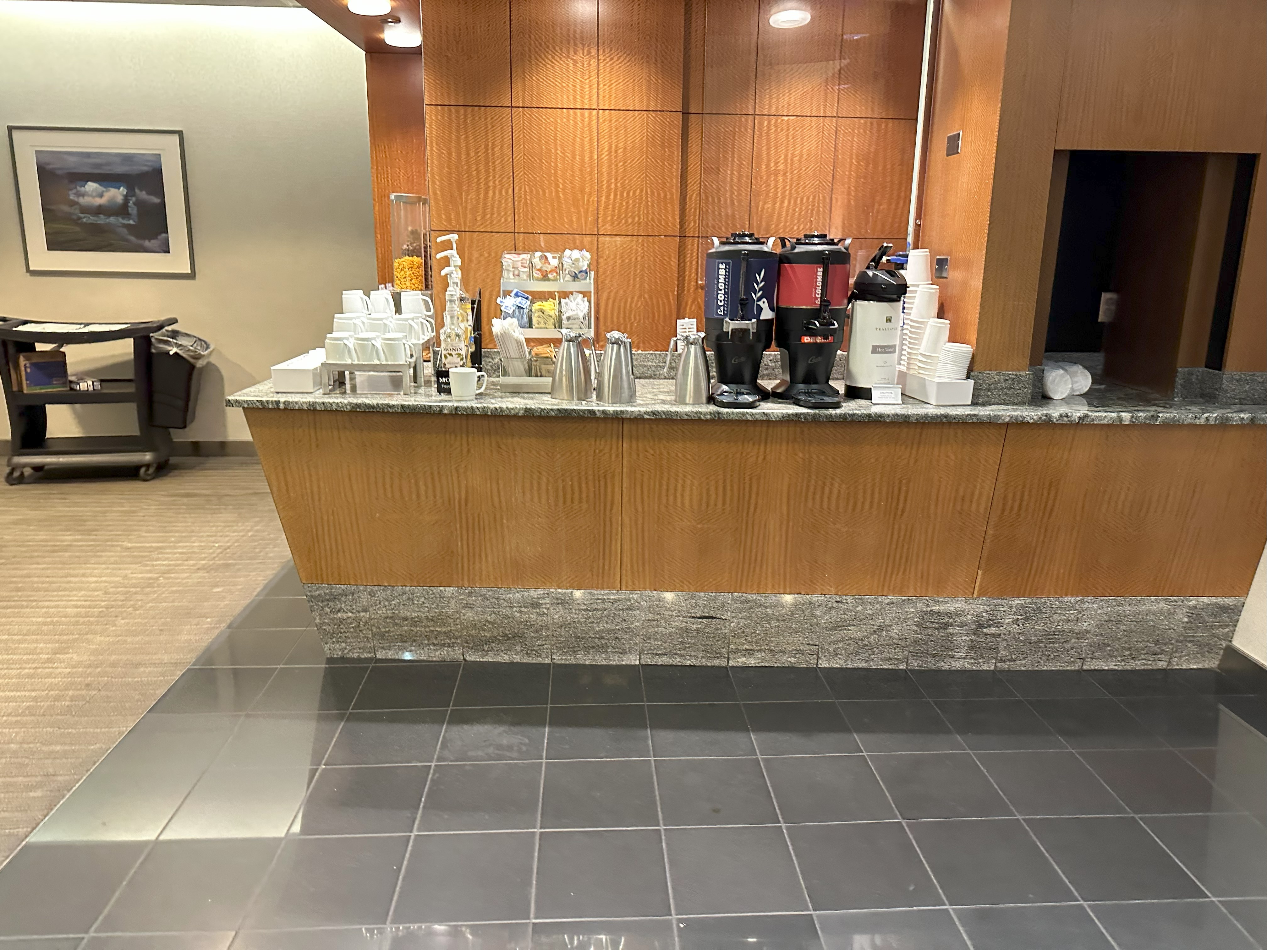 Review: American Airlines Admirals Club PHL - The Path Less Traveled