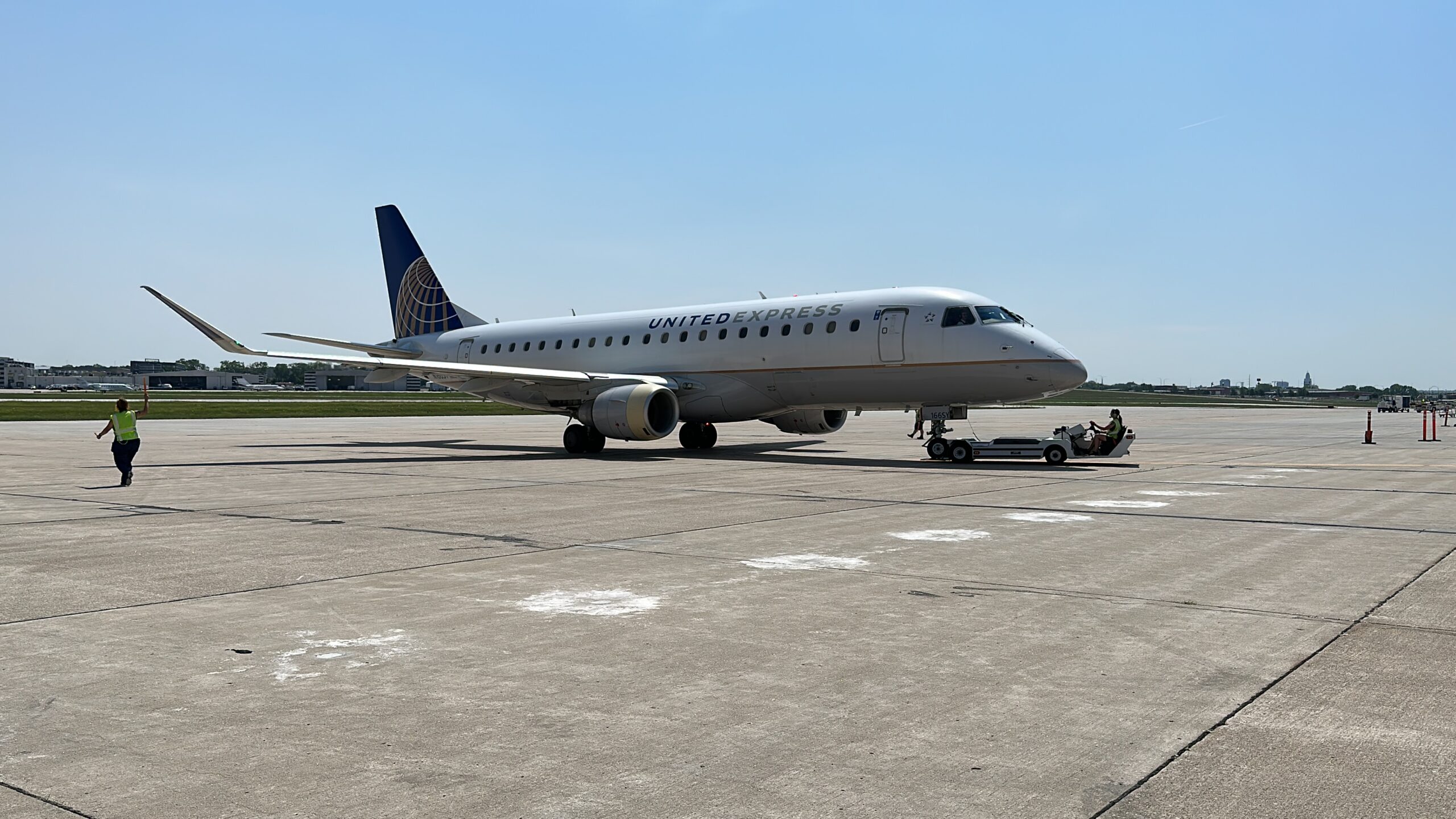 Photo of: United Express E175