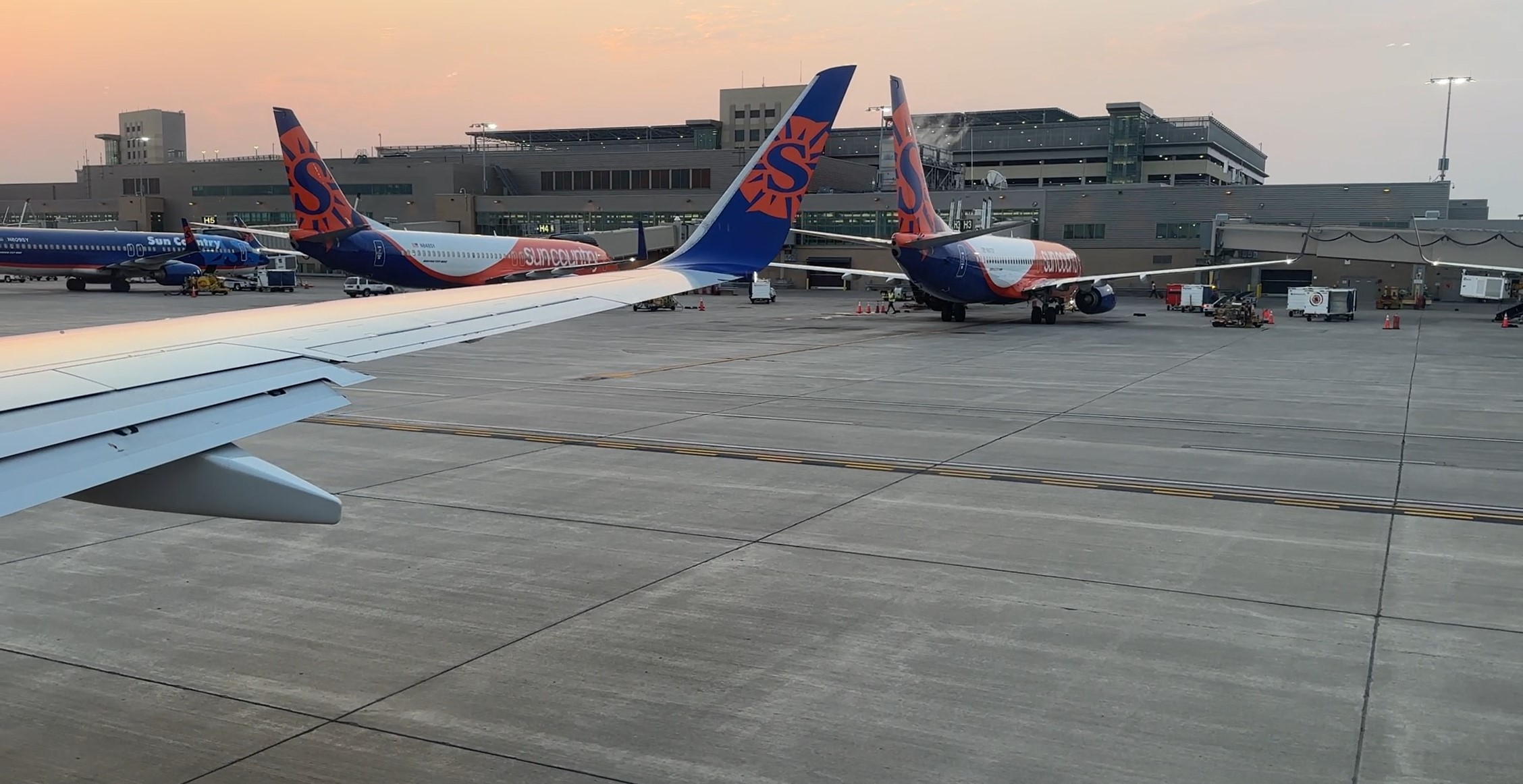 Review: Sun Country 737-800 Economy