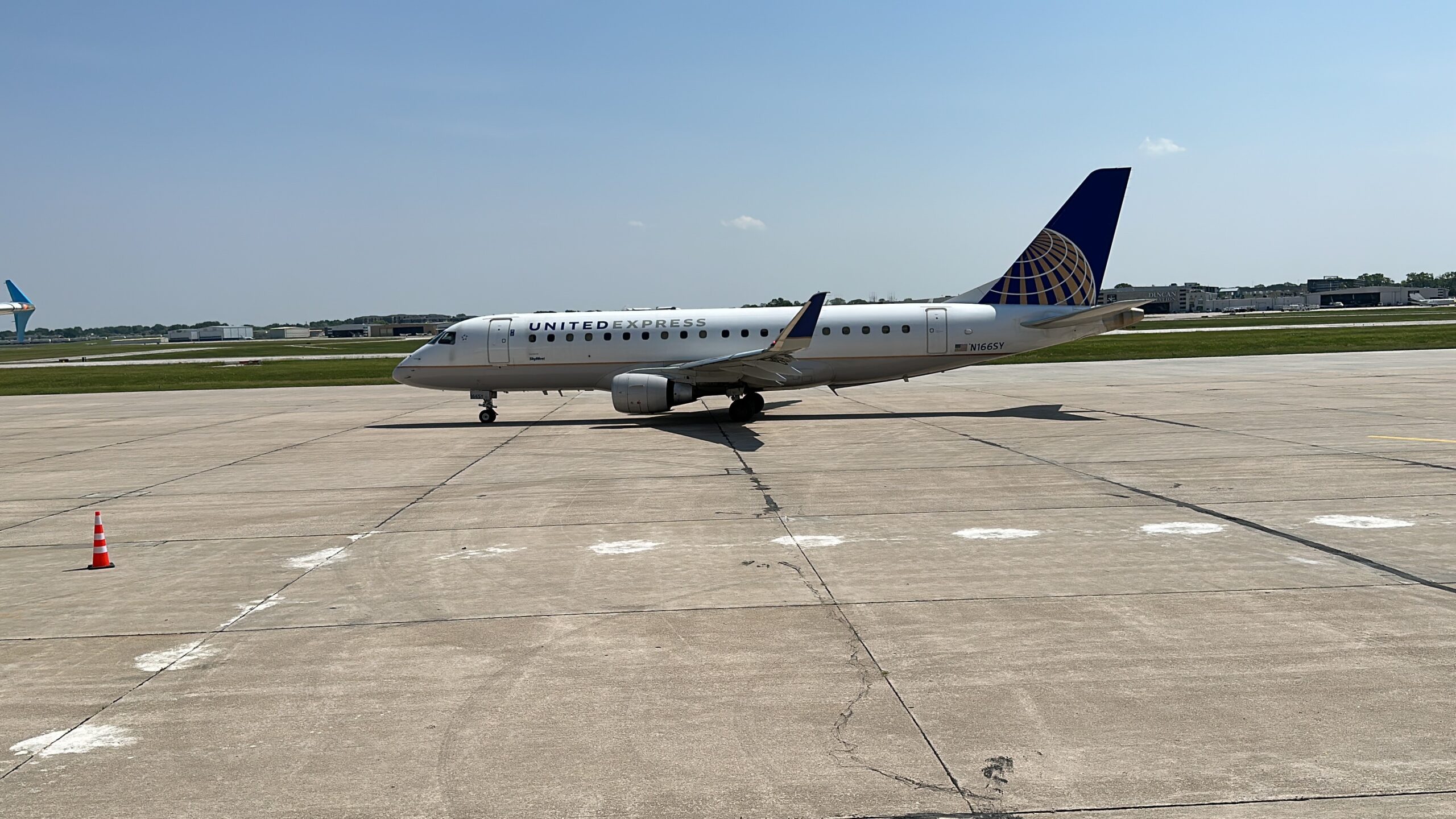 Photo of: United Airlines Starlink Embraer E175