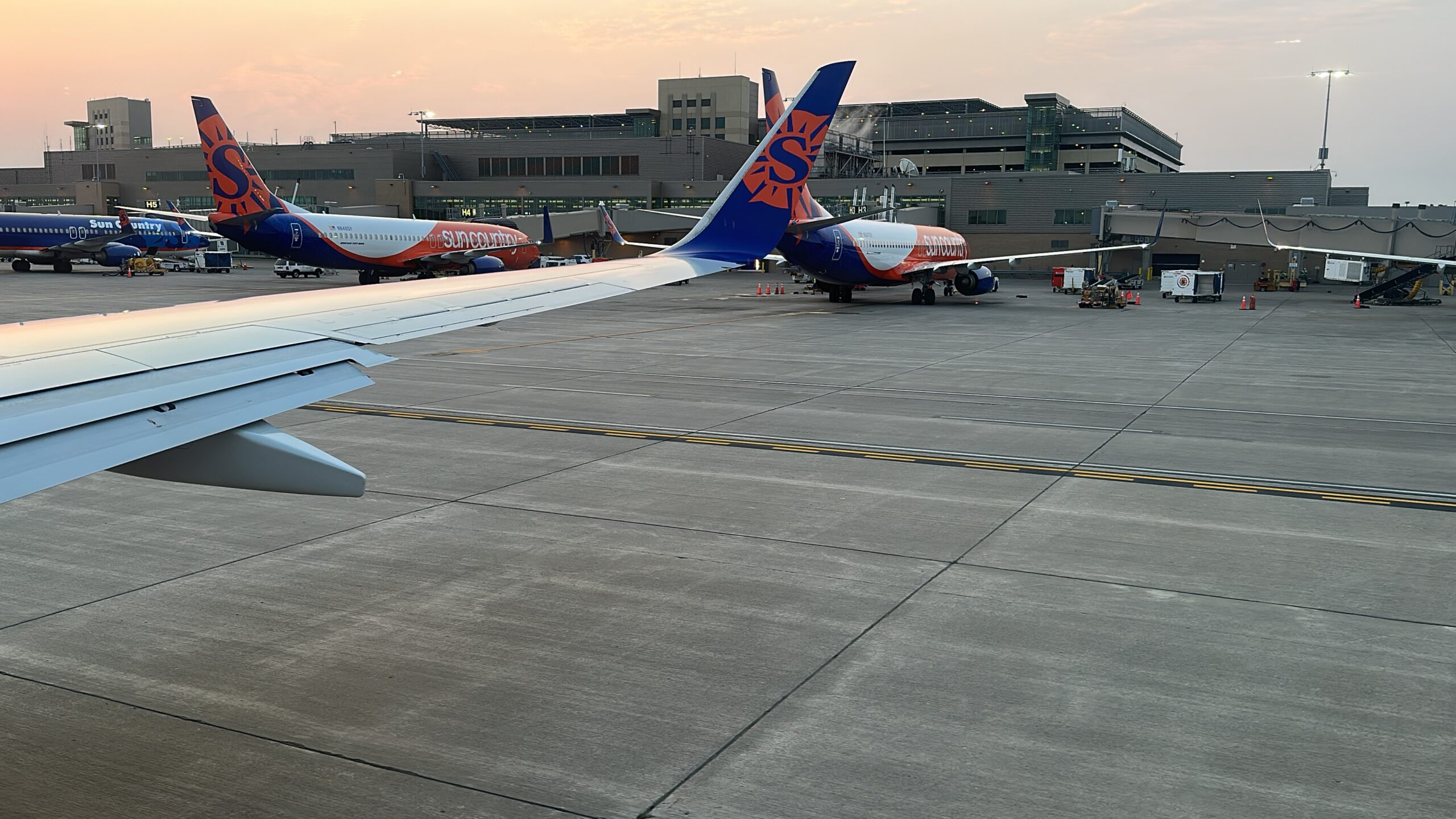 Sun Country Airlines Boeing 737-800 MSP