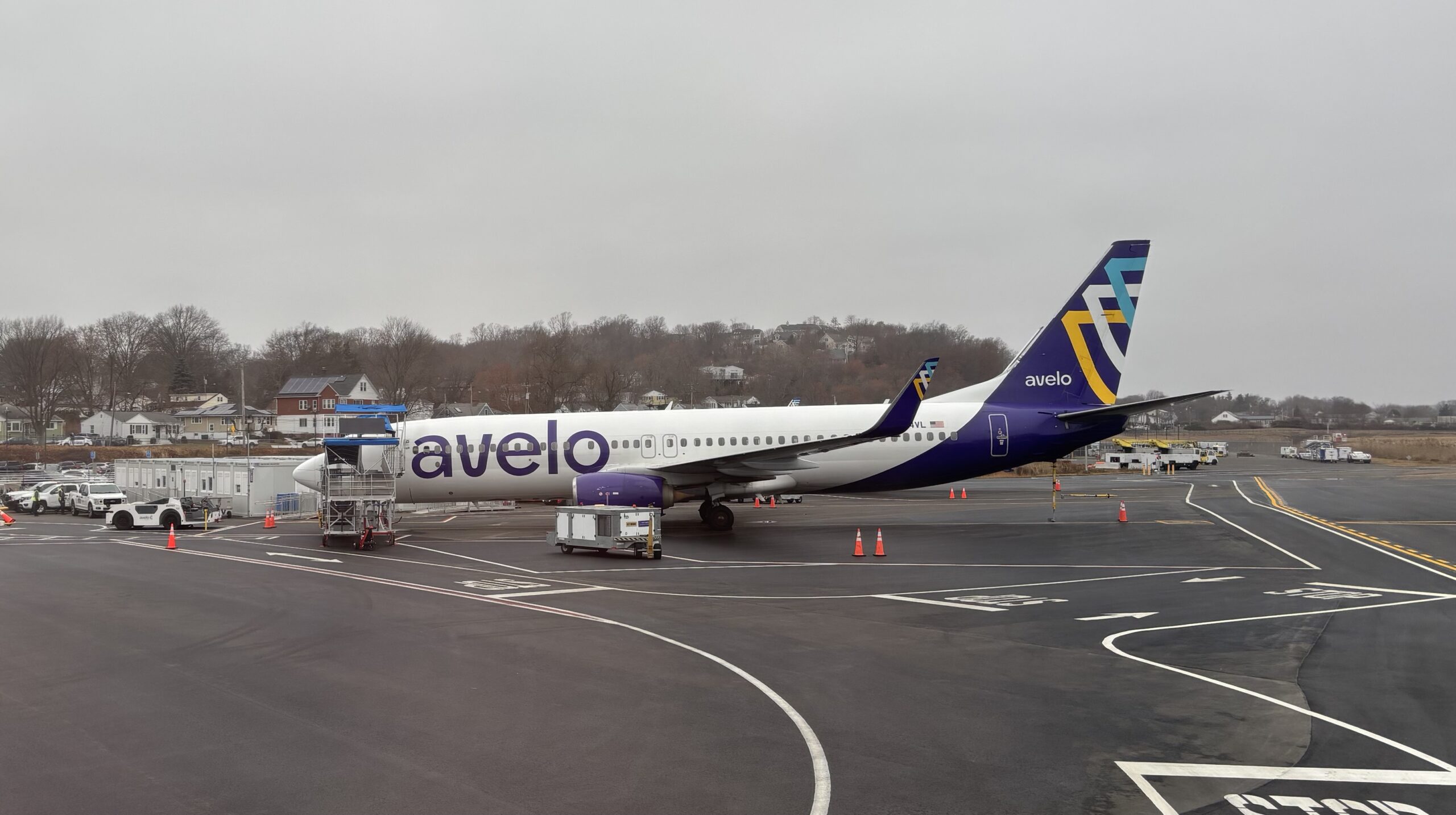 Photo of: Avelo Airlines Boeing 737-800 Tweed New Haven Airport